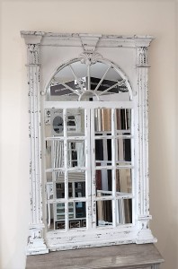 Lustrzane okno ze zdobieniami białe 132x83