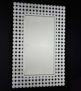 Lustro w ramie lustrzanej z okrągłych lusterek