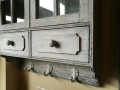 Urocza gablotka drewniana postarzana 60x50x15 