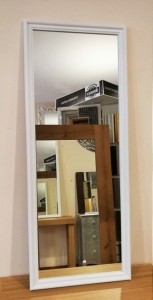 Lustro do przedpokoju z wąską białą ramą 120x48