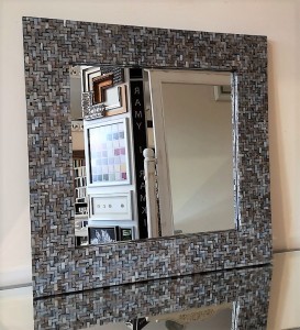 Niezwykłe lustro w oprawie szklanej 80x80