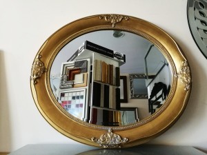 Owalne lustro w ramie stare złoto 76x66
