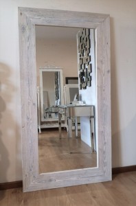 Lustro z ramą z postarzanego bielonego drewna 170x90 
