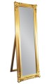 Duże lustro stojące w złotej oprawie