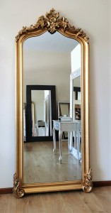 Duże ozdobne lustro w złotej barokowej ramie 220x95