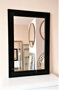 Nowoczesne lustro  w ramie z czarnego szkła 120x80