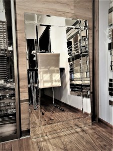 Prostokątne lustro do łazienki i przedpokoju oprawa lustrzana 120x70