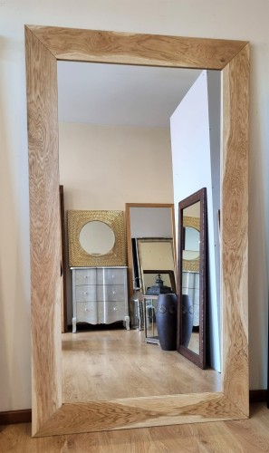 Duże lustro do przedpokoju w pięknej drewnianej ramie 188x108