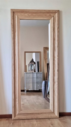 Duże lustro do przedpokoju z efektowną rama drewnianą 180x80