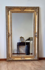 Duże kryształowe lustro w złotej postarzanej ramie 90x150