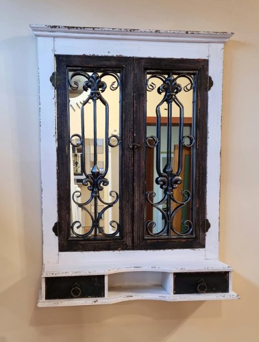 Stylowe lustro z zamykaną kutą kratą i szufladkami 82x62