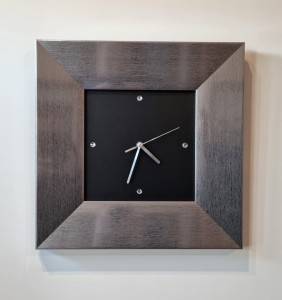 Zegar srebrny z kryształami Swarovskiego 43x43