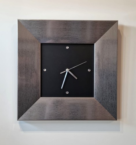 Zegar srebrny z kryształami Swarovskiego 43x43