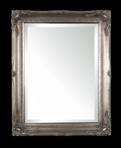 Niewielkie lustro w srebrnej postarzanej ramie