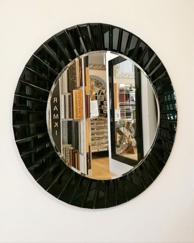Okrągłe lustro z czarną szklaną ramą-dwa wymiary