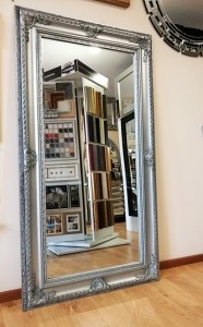 Duże stylowe lustro w srebrnej ramie 180x100