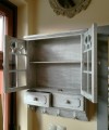 Urocza gablotka drewniana postarzana 60x50x15 